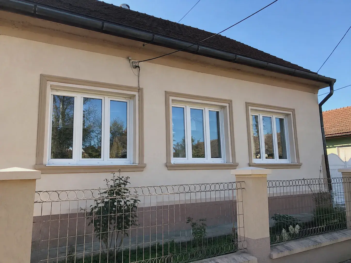 PVC stolarija Temerin, Rehau Euro-Design 70 prozori na porodičnoj kući u centru Temerina